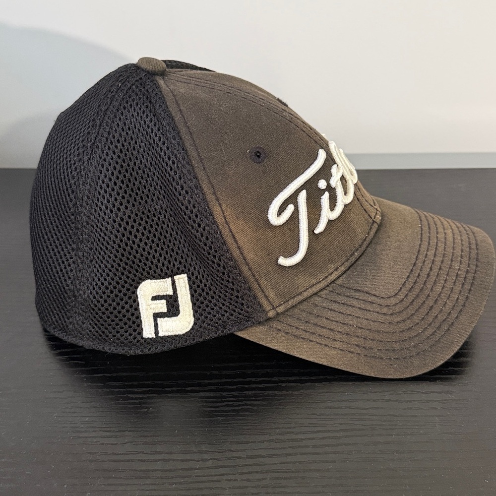Titleist Footjoy Mesh Golf Cap Black White Logo Trucker Hat Small-Medium Casual - Picture 3 of 7
